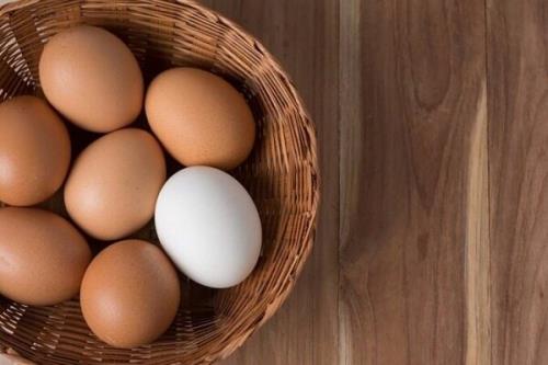 تخم مرغ قهوه ای رنگ نشانه بالا بودن ارزش غذایی آن نیست